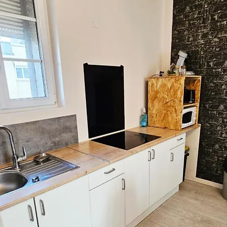 Lumineux Idealement Situe A Proximite Du Centre-ville, Parking Gratuit Dans Le Rue Apartment *