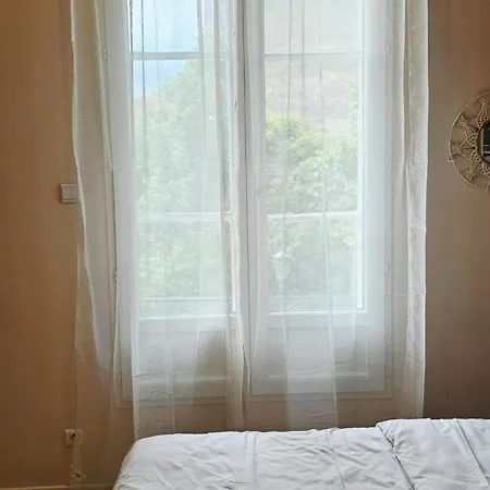 Apartment Lumineux Idealement Situe A Proximite Du Centre-ville, Parking Gratuit Dans Le Rue Épernay