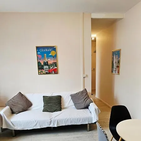 Lumineux Idealement Situe A Proximite Du Centre-ville, Parking Gratuit Dans Le Rue Apartment Épernay