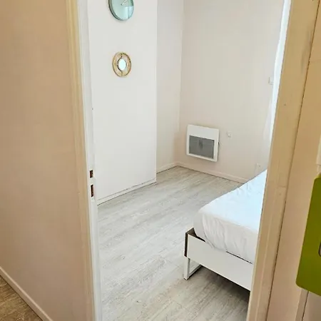 Apartment Lumineux Idealement Situe A Proximite Du Centre-ville, Parking Gratuit Dans Le Rue Épernay