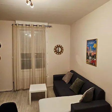 Apartment Lumineux Idealement Situe A Proximite Du Centre-ville, Parking Gratuit Dans Le Rue