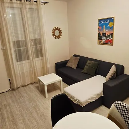 Apartment Lumineux Idealement Situe A Proximite Du Centre-ville, Parking Gratuit Dans Le Rue Épernay