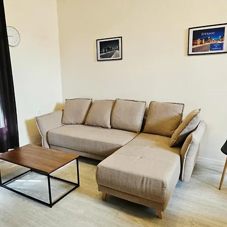 Apartment Lumineux Idealement Situe A Proximite Du Centre-ville, Parking Gratuit Dans Le Rue Épernay