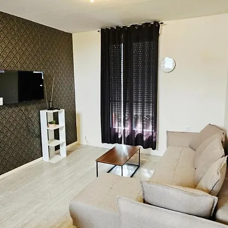 Apartment Lumineux Idealement Situe A Proximite Du Centre-ville, Parking Gratuit Dans Le Rue Épernay