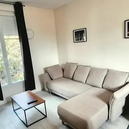 Appartement Lumineux Idéalement Situé à Proximité Du Centre-ville, Parking Gratuit Dans Le Rue *