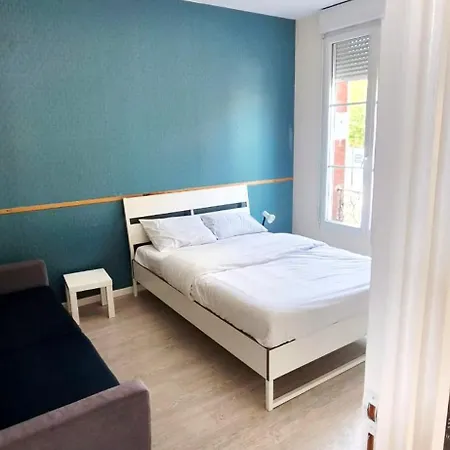 Appartement Lumineux Idéalement Situé à Proximité Du Centre-ville, Parking Gratuit Dans Le Rue Épernay